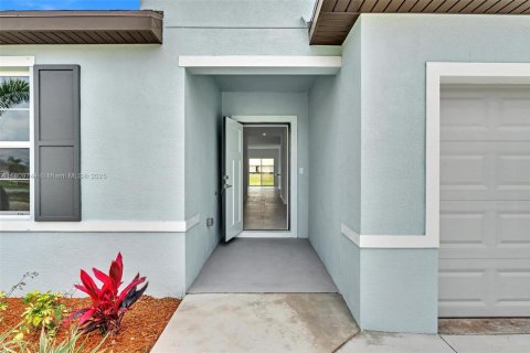 House in Port St. Lucie, Florida 4 bedrooms, 170.01 sq.m. № 1752476 - photo 4