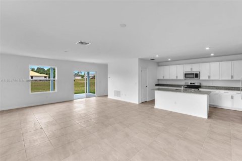 House in Port St. Lucie, Florida 4 bedrooms, 170.01 sq.m. № 1752476 - photo 20