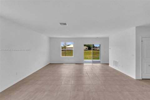 House in Port St. Lucie, Florida 4 bedrooms, 170.01 sq.m. № 1752476 - photo 19