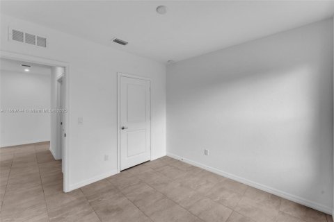 House in Port St. Lucie, Florida 4 bedrooms, 170.01 sq.m. № 1752476 - photo 16