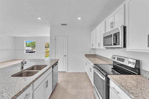 House in Port St. Lucie, Florida 4 bedrooms, 170.01 sq.m. № 1752476 - photo 30
