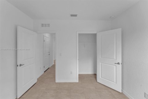 House in Port St. Lucie, Florida 4 bedrooms, 170.01 sq.m. № 1752476 - photo 17