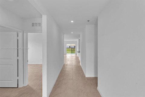 House in Port St. Lucie, Florida 4 bedrooms, 170.01 sq.m. № 1752476 - photo 5