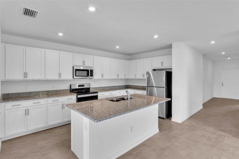 House in Port St. Lucie, Florida 4 bedrooms, 170.01 sq.m. № 1752476 - photo 27