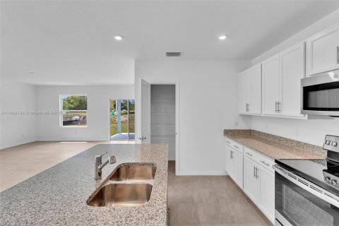 House in Port St. Lucie, Florida 4 bedrooms, 170.01 sq.m. № 1752476 - photo 29