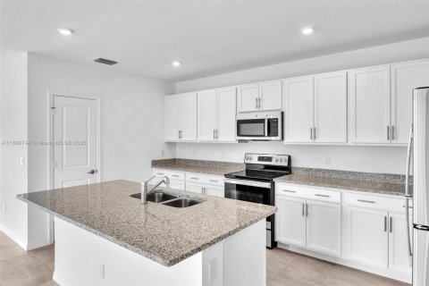 House in Port St. Lucie, Florida 4 bedrooms, 170.01 sq.m. № 1752476 - photo 24