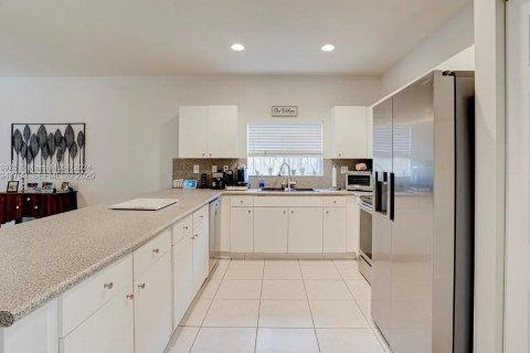 Купить виллу или дом в Майами, Флорида 4 спальни, 253.34м2, № 2080007 - фото 19