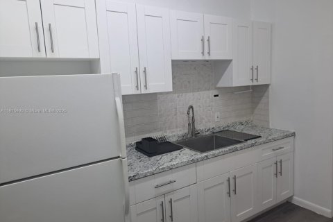 Casa en alquiler en Oakland Park, Florida, 46.45 m2 № 1937576 - foto 3