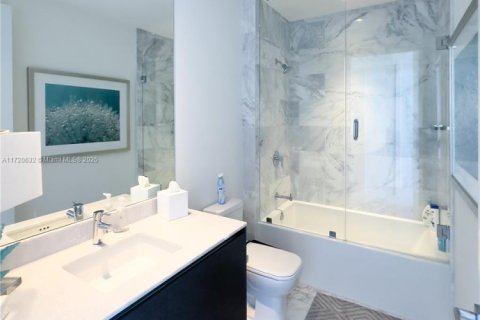 Copropriété à vendre à Miami, Floride: 3 chambres, 197.14 m2 № 2088612 - photo 19