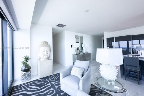 Copropriété à vendre à Miami, Floride: 3 chambres, 197.14 m2 № 2088612 - photo 20