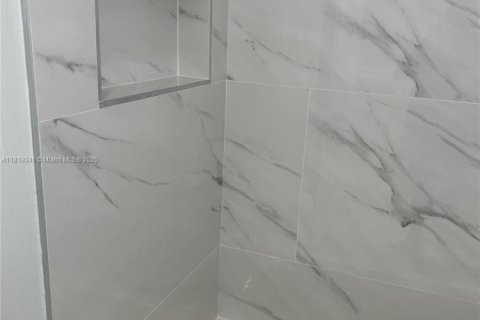 Снять в аренду таунхаус в Дания-Бич, Флорида 3 спальни, 150.04м2, № 1937371 - фото 13