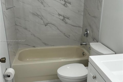 Townhouse in Dania Beach, Florida 3 bedrooms, 150.04 sq.m. № 1937371 - photo 12