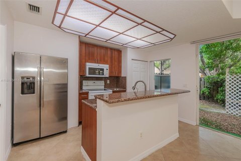 Townhouse in Dania Beach, Florida 3 bedrooms, 150.04 sq.m. № 1937371 - photo 6
