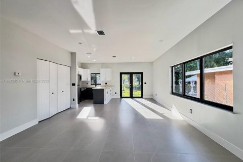 Casa en alquiler en Fort Lauderdale, Florida, 3 dormitorios, 143.07 m2 № 1933005 - foto 6