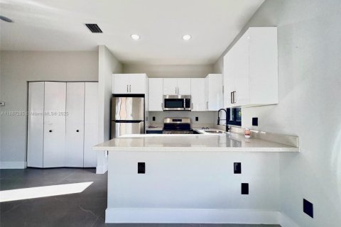 Casa en alquiler en Fort Lauderdale, Florida, 3 dormitorios, 143.07 m2 № 1933005 - foto 5