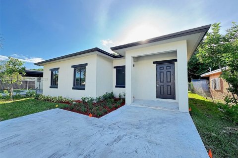 Casa en alquiler en Fort Lauderdale, Florida, 3 dormitorios, 143.07 m2 № 1933005 - foto 1