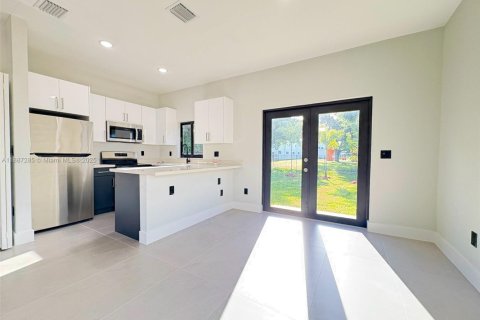 Casa en alquiler en Fort Lauderdale, Florida, 3 dormitorios, 143.07 m2 № 1933005 - foto 9