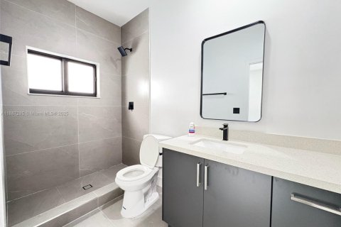 Casa en alquiler en Fort Lauderdale, Florida, 3 dormitorios, 143.07 m2 № 1933005 - foto 15