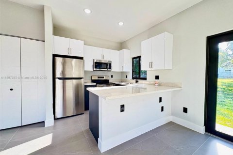 Casa en alquiler en Fort Lauderdale, Florida, 3 dormitorios, 143.07 m2 № 1933005 - foto 4