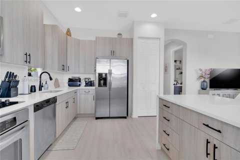 Townhouse in Coconut Creek, Florida 3 bedrooms, 175.4 sq.m. № 2275871 - photo 10