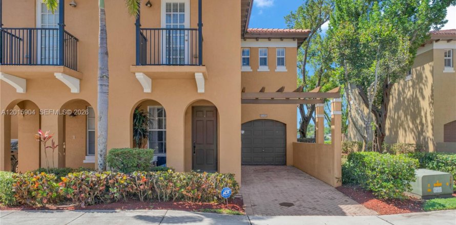 Townhouse in Coconut Creek, Florida 3 bedrooms, 175.4 sq.m. № 2275871