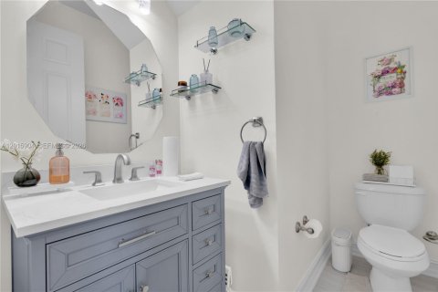 Townhouse in Coconut Creek, Florida 3 bedrooms, 175.4 sq.m. № 2275871 - photo 15