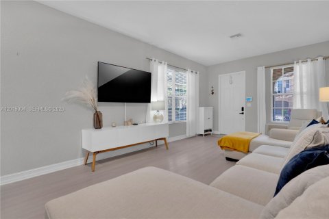 Townhouse in Coconut Creek, Florida 3 bedrooms, 175.4 sq.m. № 2275871 - photo 5