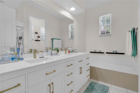 Townhouse in Coconut Creek, Florida 3 bedrooms, 175.4 sq.m. № 2275871 - photo 24