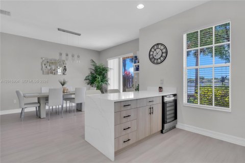 Townhouse in Coconut Creek, Florida 3 bedrooms, 175.4 sq.m. № 2275871 - photo 9