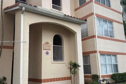 Снять в аренду кондоминиум в Пемброк-Пайнс, Флорида 2 спальни, 79.34м2, № 2005743 - фото 3