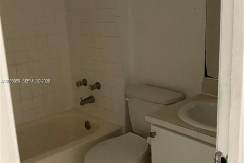 Снять в аренду кондоминиум в Пемброк-Пайнс, Флорида 2 спальни, 79.34м2, № 2005743 - фото 16