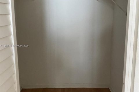 Снять в аренду кондоминиум в Пемброк-Пайнс, Флорида 2 спальни, 79.34м2, № 2005743 - фото 13