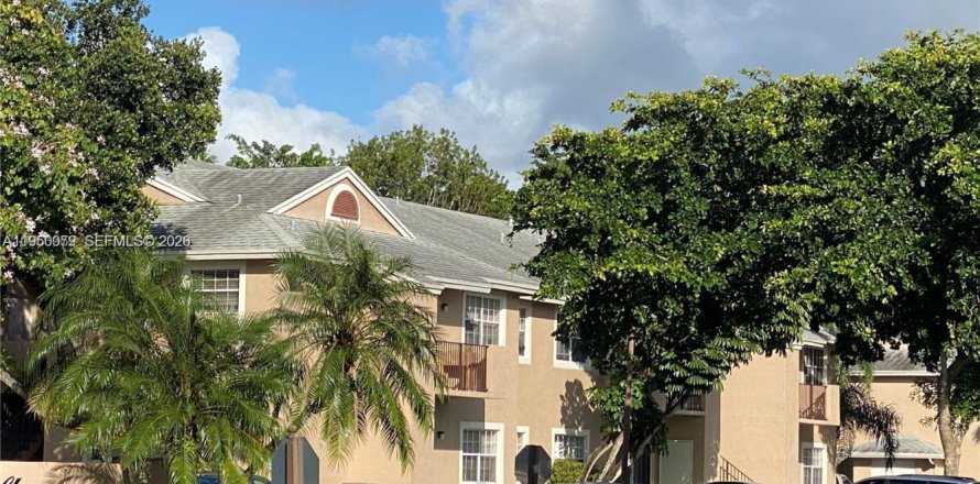 Кондоминиум с 2 спальнями в Пемброк-Пайнс, Флорида № 2005743