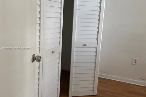 Снять в аренду кондоминиум в Пемброк-Пайнс, Флорида 2 спальни, 79.34м2, № 2005743 - фото 14