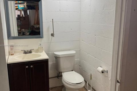 Commercial property in Pompano Beach, Florida № 1821642 - photo 16