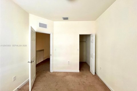 Touwnhouse à louer à Hialeah, Floride: 3 chambres, 154.96 m2 № 2184881 - photo 15