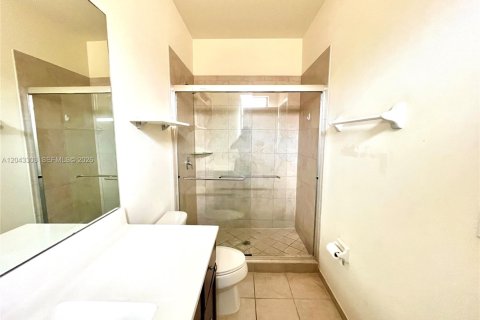 Touwnhouse à louer à Hialeah, Floride: 3 chambres, 154.96 m2 № 2184881 - photo 12