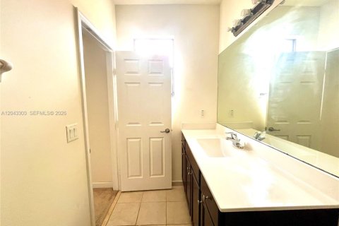 Touwnhouse à louer à Hialeah, Floride: 3 chambres, 154.96 m2 № 2184881 - photo 13