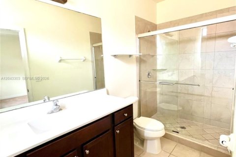 Touwnhouse à louer à Hialeah, Floride: 3 chambres, 154.96 m2 № 2184881 - photo 10