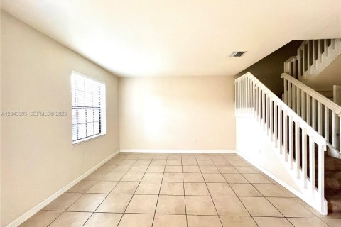 Touwnhouse à louer à Hialeah, Floride: 3 chambres, 154.96 m2 № 2184881 - photo 4