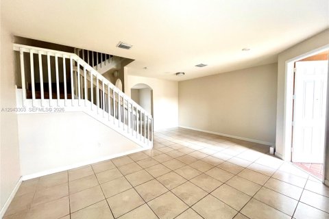 Touwnhouse à louer à Hialeah, Floride: 3 chambres, 154.96 m2 № 2184881 - photo 5