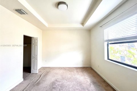 Touwnhouse à louer à Hialeah, Floride: 3 chambres, 154.96 m2 № 2184881 - photo 9