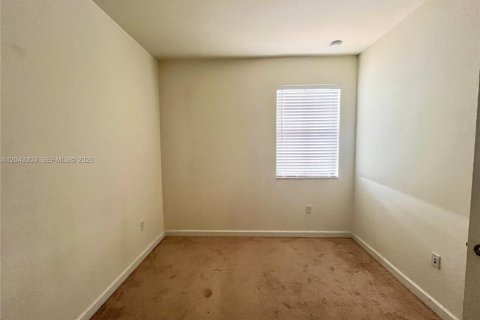Touwnhouse à louer à Hialeah, Floride: 3 chambres, 154.96 m2 № 2184881 - photo 14