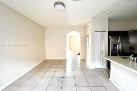 Touwnhouse à louer à Hialeah, Floride: 3 chambres, 154.96 m2 № 2184881 - photo 7