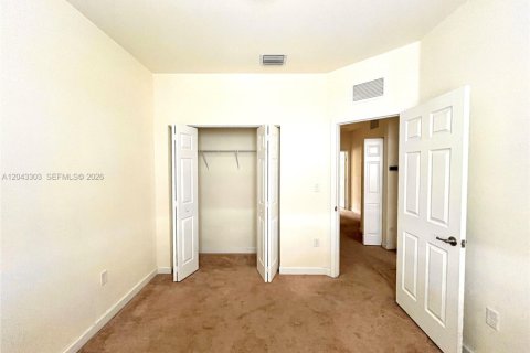 Touwnhouse à louer à Hialeah, Floride: 3 chambres, 154.96 m2 № 2184881 - photo 17