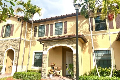 Touwnhouse à louer à Hialeah, Floride: 3 chambres, 154.96 m2 № 2184881 - photo 2