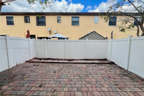 Touwnhouse à louer à Hialeah, Floride: 3 chambres, 154.96 m2 № 2184881 - photo 18