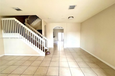 Touwnhouse à louer à Hialeah, Floride: 3 chambres, 154.96 m2 № 2184881 - photo 3
