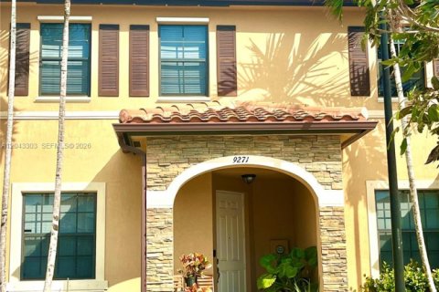 Touwnhouse à Hialeah, Floride 3 chambres, 154.96 m2 № 2184881