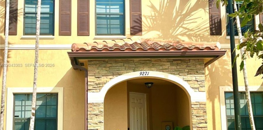Touwnhouse à Hialeah, Floride 3 chambres, 154.96 m2 № 2184881